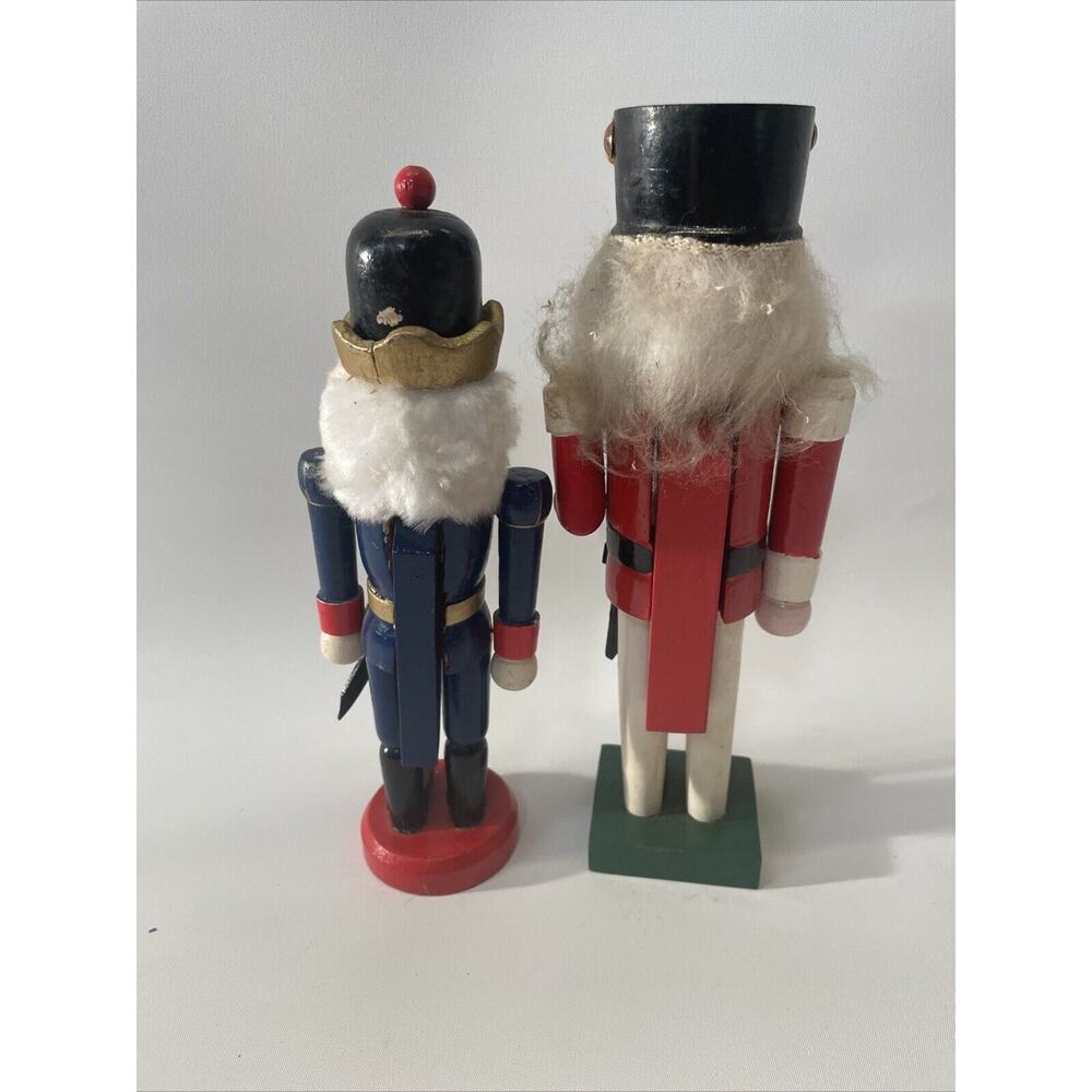 Pair Of Christmas Decorative Soldier Wood Nutcrackers - Picture 3 of 6